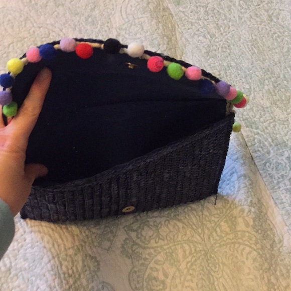 Fun Pom Pom clutch - Picture 2 of 2